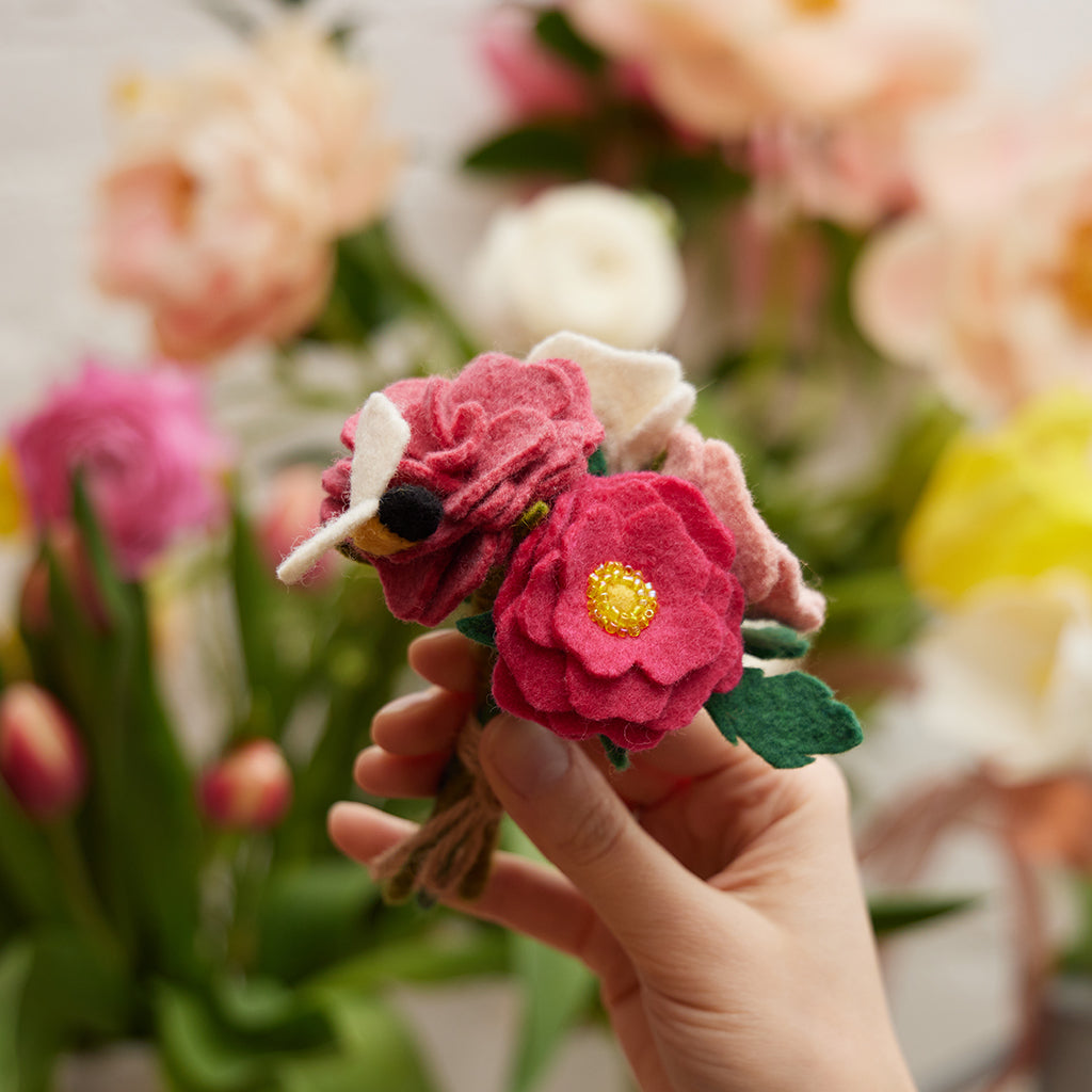 Bouquet Bee & Vase