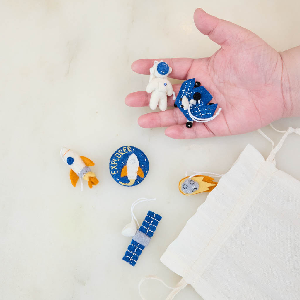 Ornaments - 5 Badge